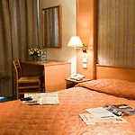 Tribe Batignolles 4*