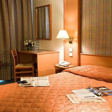 Tribe Batignolles 4*