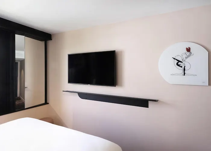 Hotel Tribe Batignolles 4*