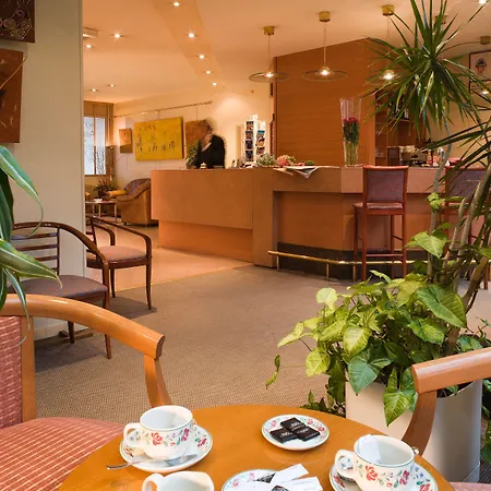 Tribe Batignolles 4*