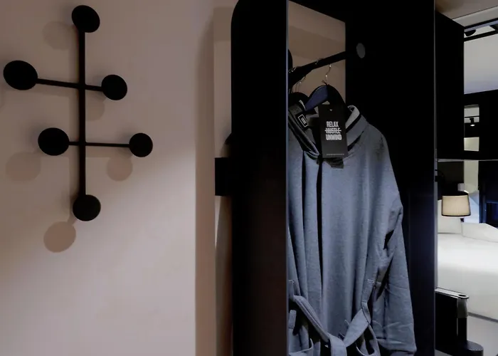 Ξενοδοχείο Tribe Batignolles 4*